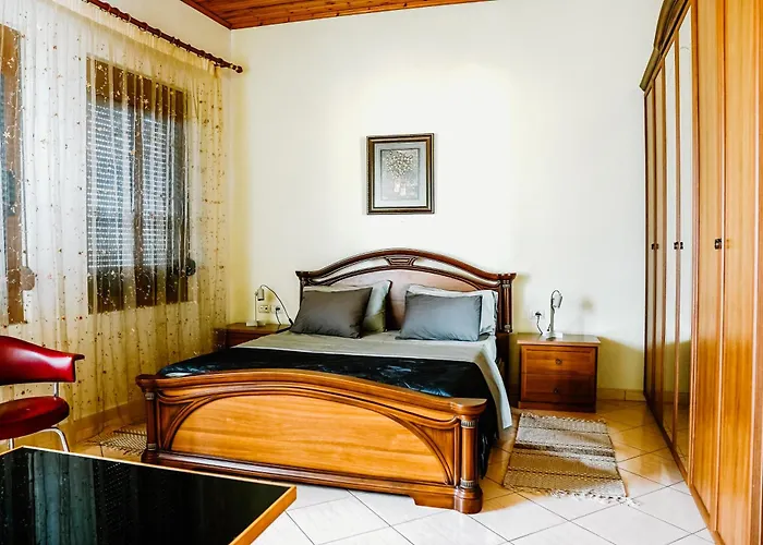 Проживание в семье Grove: Blooms And Beds *