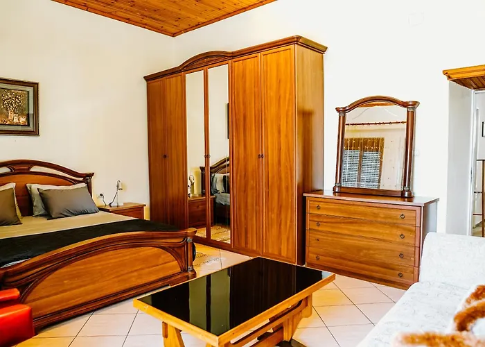 Grove: Blooms And Beds Проживание в семье *