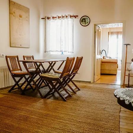 Grove: Blooms And Beds Quarto em Acomodações Particulares