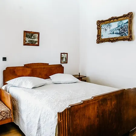 Quarto em Acomodações Particulares Grove: Blooms And Beds *