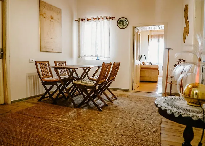 Grove: Blooms And Beds Habitación en casa particular