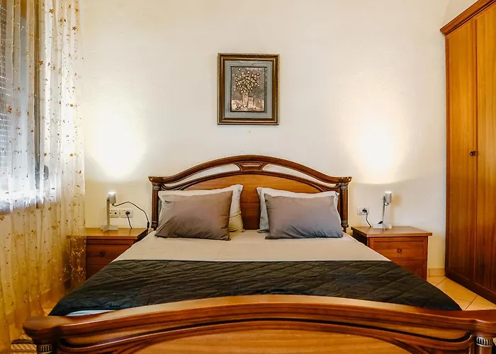 Habitación en casa particular Grove: Blooms And Beds *